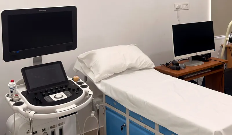 The echocardiography machine beside the examination bed in the procedure room